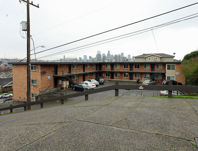 Dolores Manor in Seattle, WA - Building Photo - Building Photo