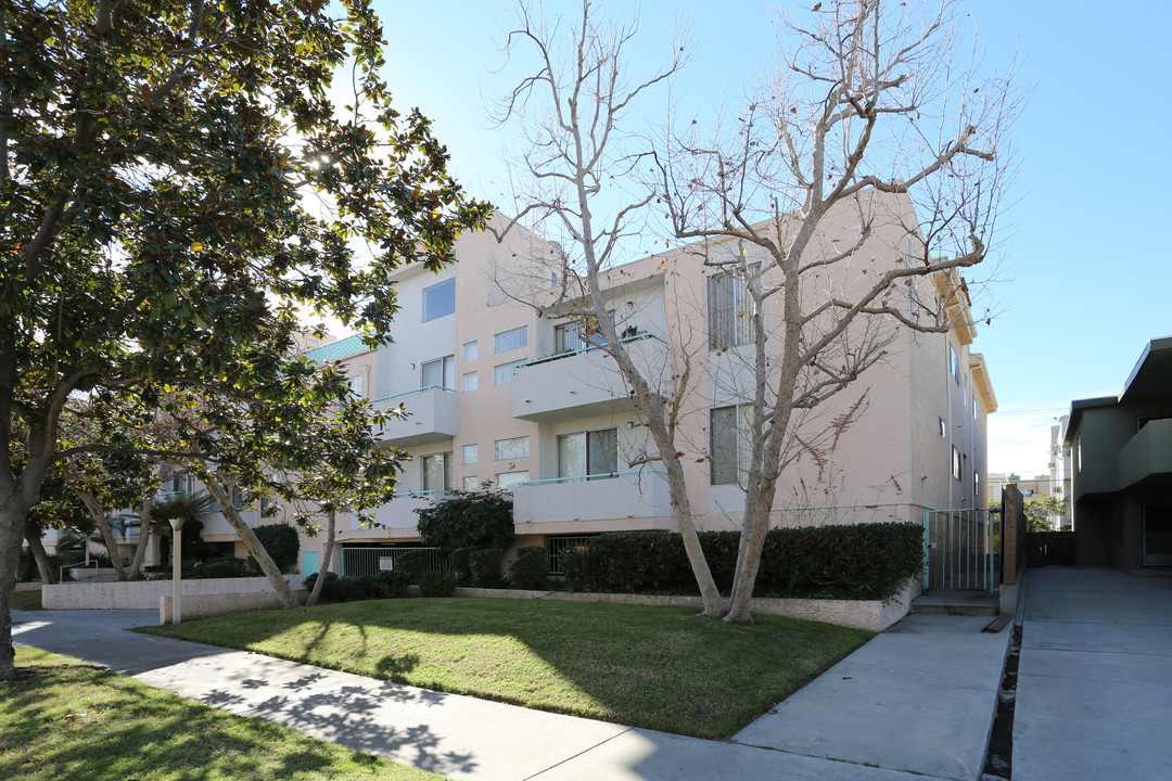 Clarington Apartments in Los Angeles, CA - Building Photo