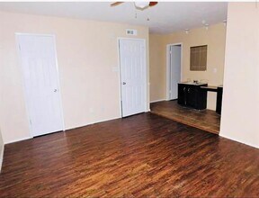 5625 Squires Dr in The Colony, TX - Building Photo - Building Photo