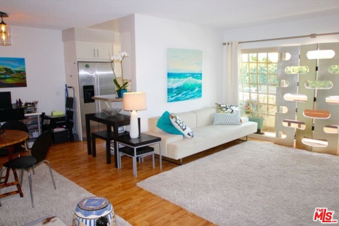 22351 Pacific Coast Hwy in Malibu, CA - Building Photo