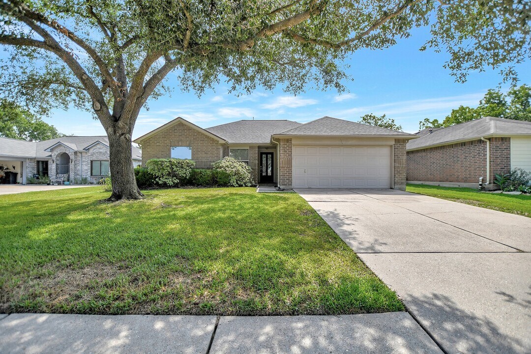 18234 Drum Heller Ln in Tomball, TX - Building Photo
