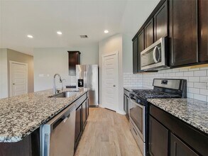 8122 Hush Hts Dr in Arcola, TX - Building Photo - Building Photo