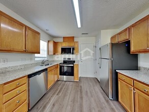 5765 Regent Village Dr in Winston-Salem, NC - Building Photo - Building Photo