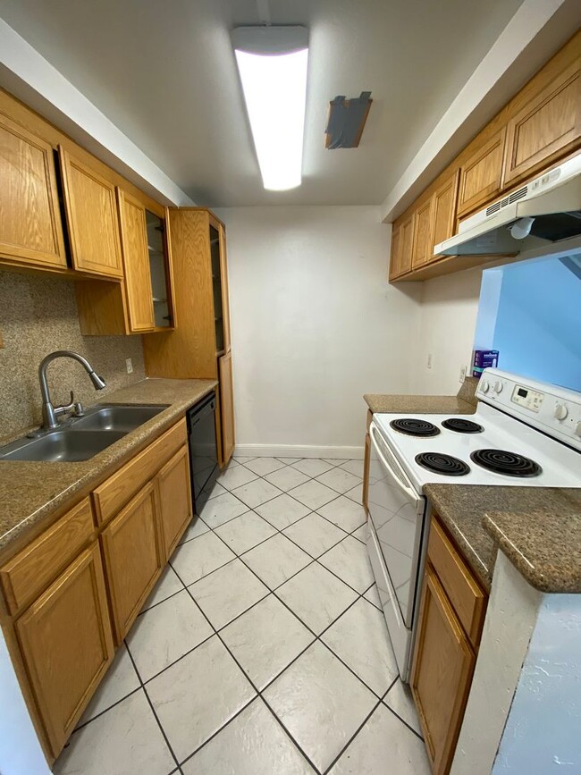 836 Illinois Ave in Los Banos, CA - Building Photo - Building Photo