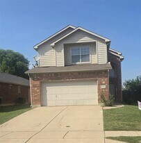 2149 Ingrid Ln in Fort Worth, TX - Building Photo