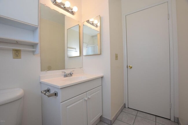 2670 Victoria Ave in Port Hueneme, CA - Building Photo - Building Photo