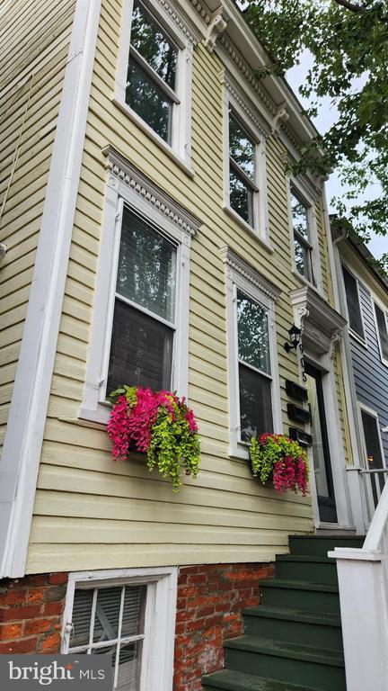 property at 905 Duke St
