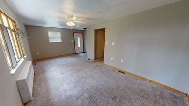 366 White School Rd in Greensburg, PA - Building Photo - Building Photo