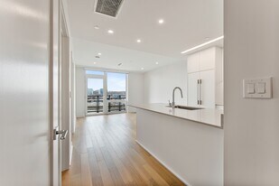 37 L St SE, Unit 406 in Washington, DC - Building Photo