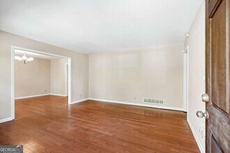 2617 Cove Cir NE in Atlanta, GA - Building Photo - Building Photo
