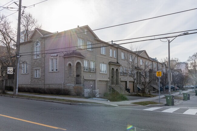 10 Rodeo Crt in Toronto, ON - Building Photo - Building Photo