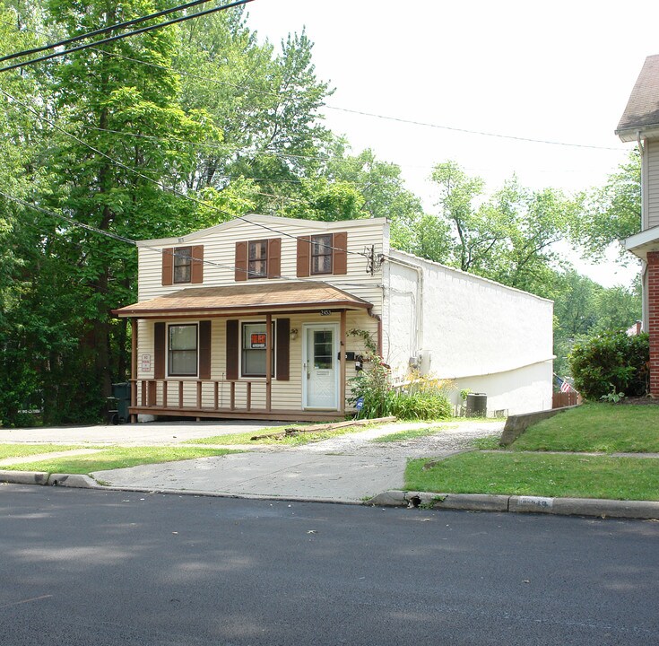 2453 4th St in Cuyahoga Falls, OH - Building Photo