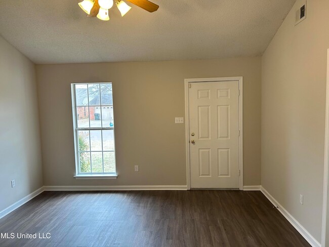 5371 Bradley Dr in Southaven, MS - Foto de edificio - Building Photo