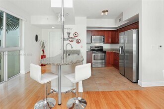 7275 SW 89th St in Miami, FL - Building Photo - Building Photo