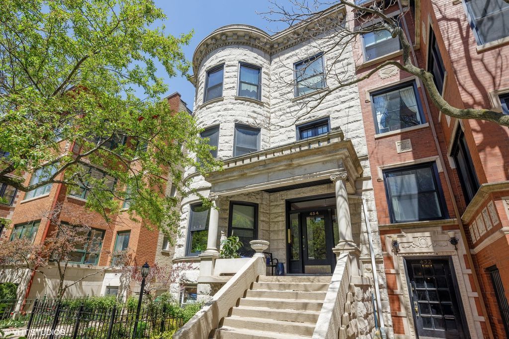 434 W Oakdale Ave in Chicago, IL - Building Photo
