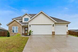 2710 S 20th St in Rogers, AR - Building Photo - Building Photo