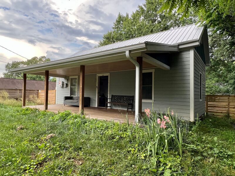 135 Michigan Ave in Asheville, NC - Building Photo