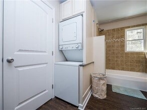 305 S Spargo St in Dallas, NC - Foto de edificio - Building Photo