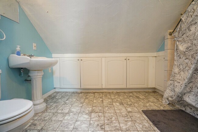 24 Oak Square Ave, Unit 1 in Boston, MA - Building Photo - Building Photo