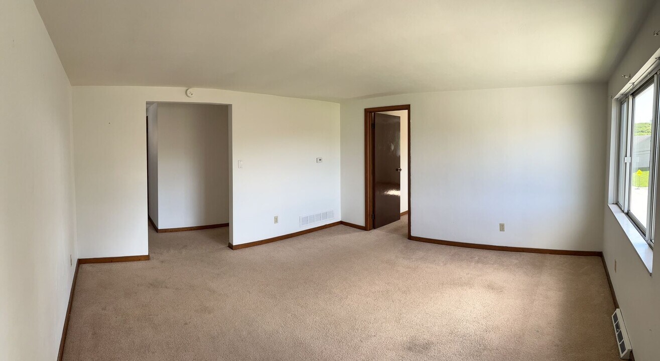 235 Manhattan Ave in Pittsburgh, PA - Building Photo