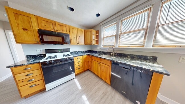 3899 Washington St, Unit 3