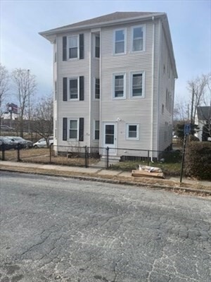 9 Moen St in Worcester, MA - Building Photo