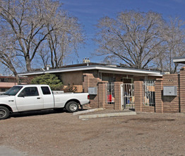 210-212 Charleston St NE in Albuquerque, NM - Building Photo - Building Photo