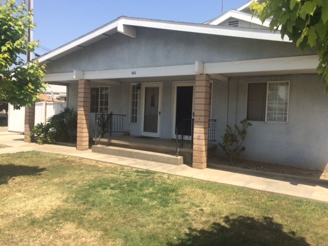 300 S College Ave in Dinuba, CA - Building Photo - Building Photo