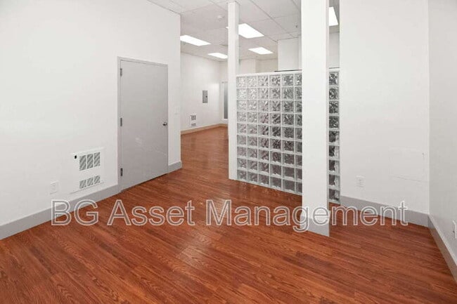 property at 1459 MacArthur Blvd