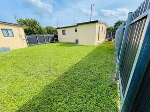 12121 SW 216th St in Miami, FL - Building Photo - Building Photo
