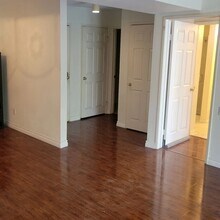 10960 Ashton Ave, Unit 208 in Los Angeles, CA - Building Photo - Building Photo