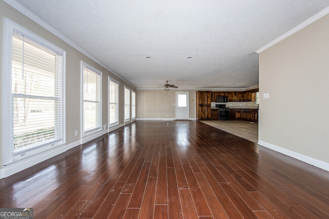 350 Pleasant Valley Rd in Mcdonough, GA - Foto de edificio - Building Photo
