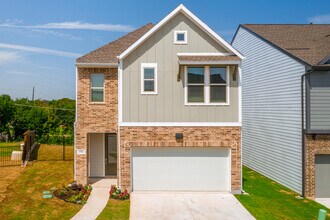 Echelon at Reverchon Bluffs in Dallas, TX - Foto de edificio - Building Photo