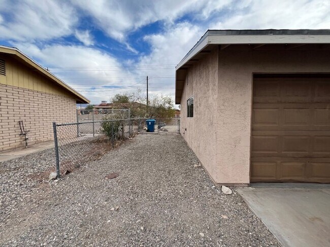 174 Acoma Blvd N in Lake Havasu City, AZ - Building Photo - Building Photo