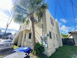 1944 Taylor St in Hollywood, FL - Foto de edificio - Building Photo