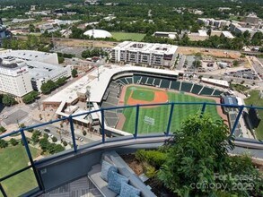 225 S Poplar St in Charlotte, NC - Building Photo - Building Photo