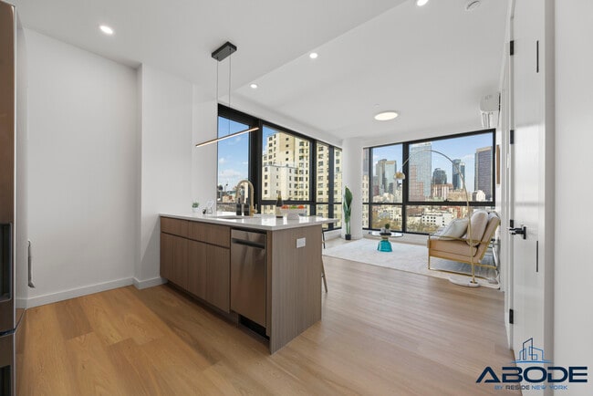 Baltic House in Brooklyn, NY - Foto de edificio - Building Photo