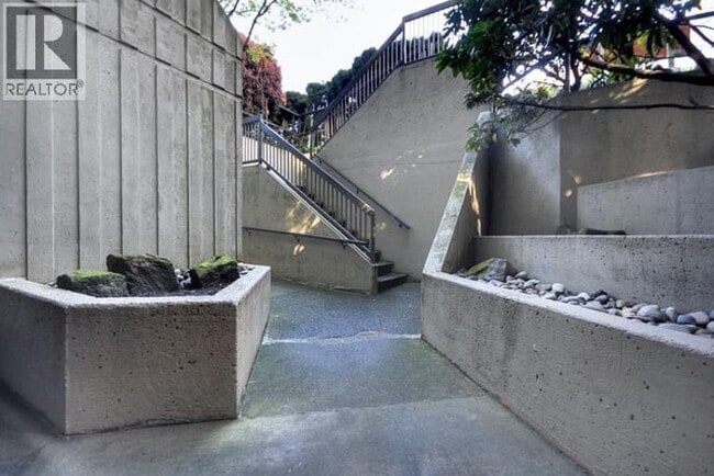 1040 Pacific St in Vancouver, BC - Building Photo - Building Photo