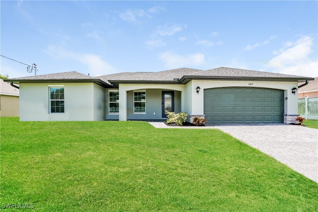 1207 NW 22nd Ave in Cape Coral, FL - Building Photo