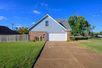 3753 Oakmoor Ct in Bartlett, TN - Building Photo - Building Photo