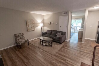 105 N Garth Ave in Columbia, MO - Foto de edificio - Building Photo