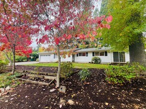 7155 SW Alden St in Portland, OR - Building Photo - Building Photo