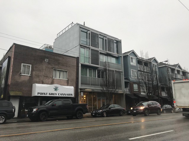 3351 4th Ave in Vancouver, BC - Building Photo