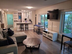 823 Bahia Del Sol Dr in Ruskin, FL - Building Photo - Building Photo