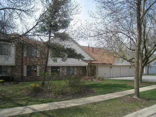 530 Cumberland Trail in Roselle, IL - Building Photo