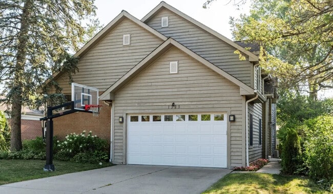 property at 1325 Ferndale Ave