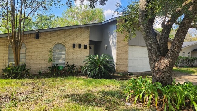 2815 Quail Valley E Dr in Missouri City, TX - Building Photo - Building Photo