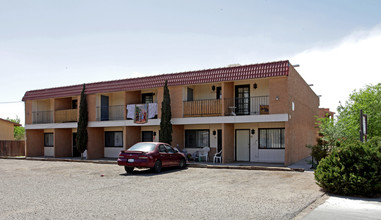 810 Bellamah Ave NW in Albuquerque, NM - Building Photo - Building Photo