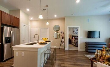 1550 Leona St in Houston, TX - Building Photo - Building Photo