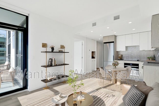 1488 Bertram St in Kelowna, BC - Building Photo - Building Photo